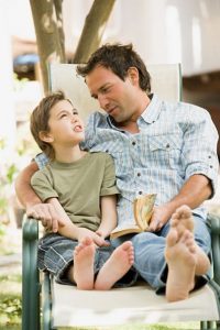 ¿Cuál es la relación entre el padre y el hijo?