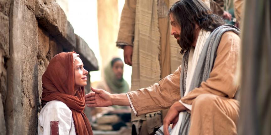 Jesús sana a la mujer ensangrentada